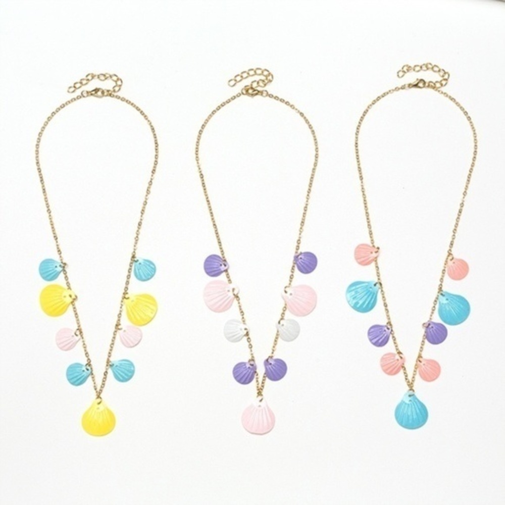 3/$30 ๐ Multi Color Shell Necklace - Picture 3 of 4